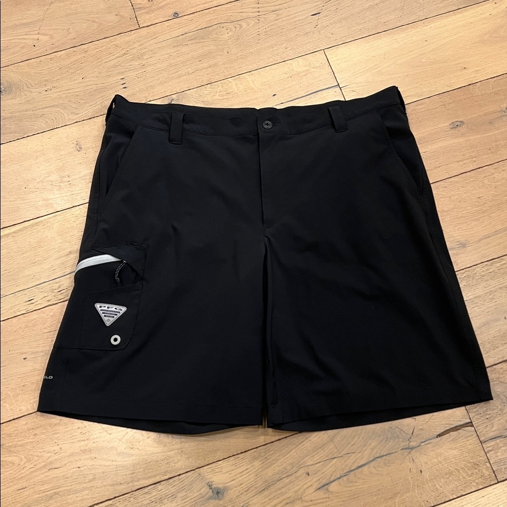 Men’s Columbia PFG Black Shorts with Logo Pocket, size 40